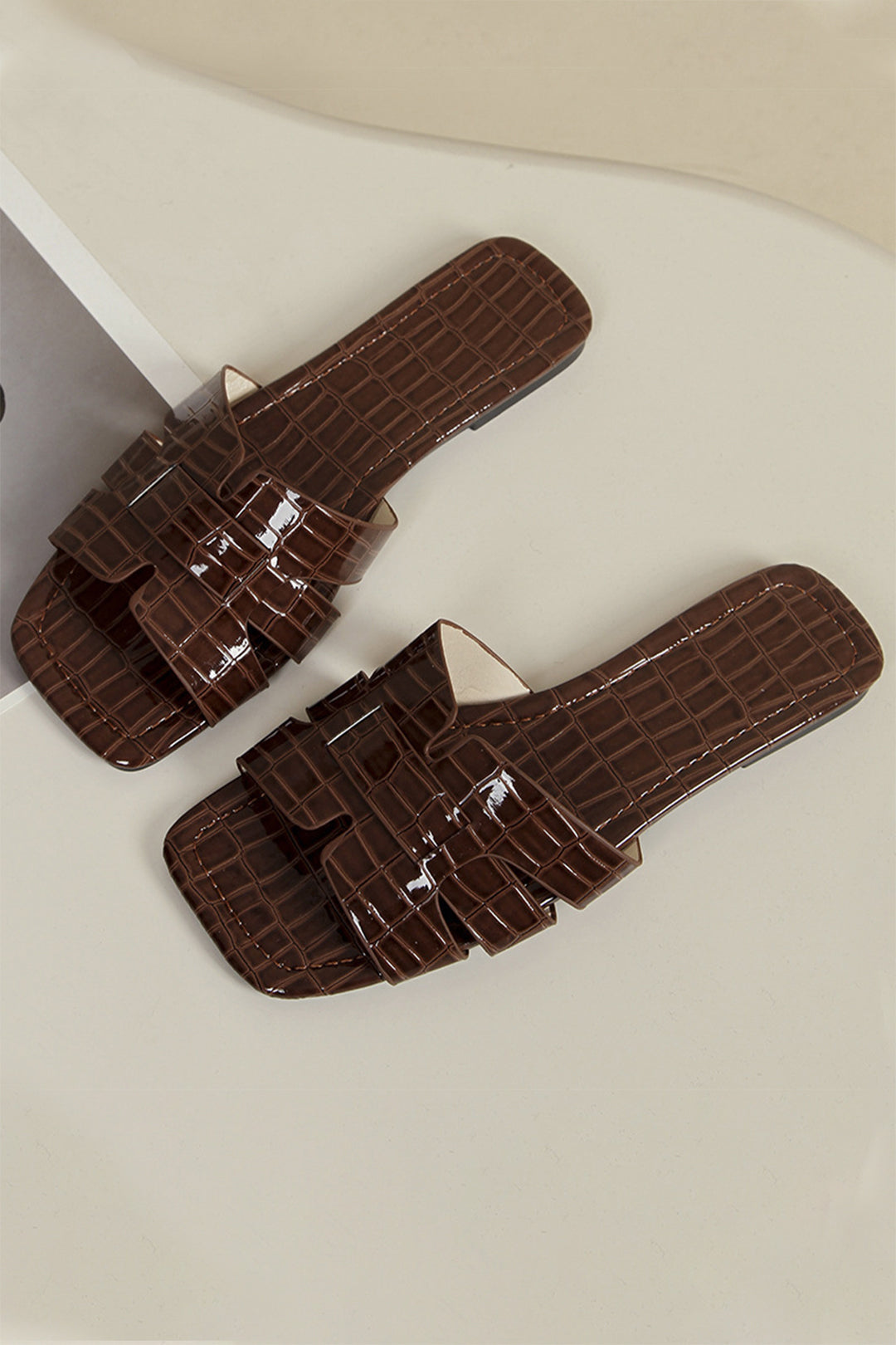 Faux Leather Stone Texture Flat Sandals Dreamardi