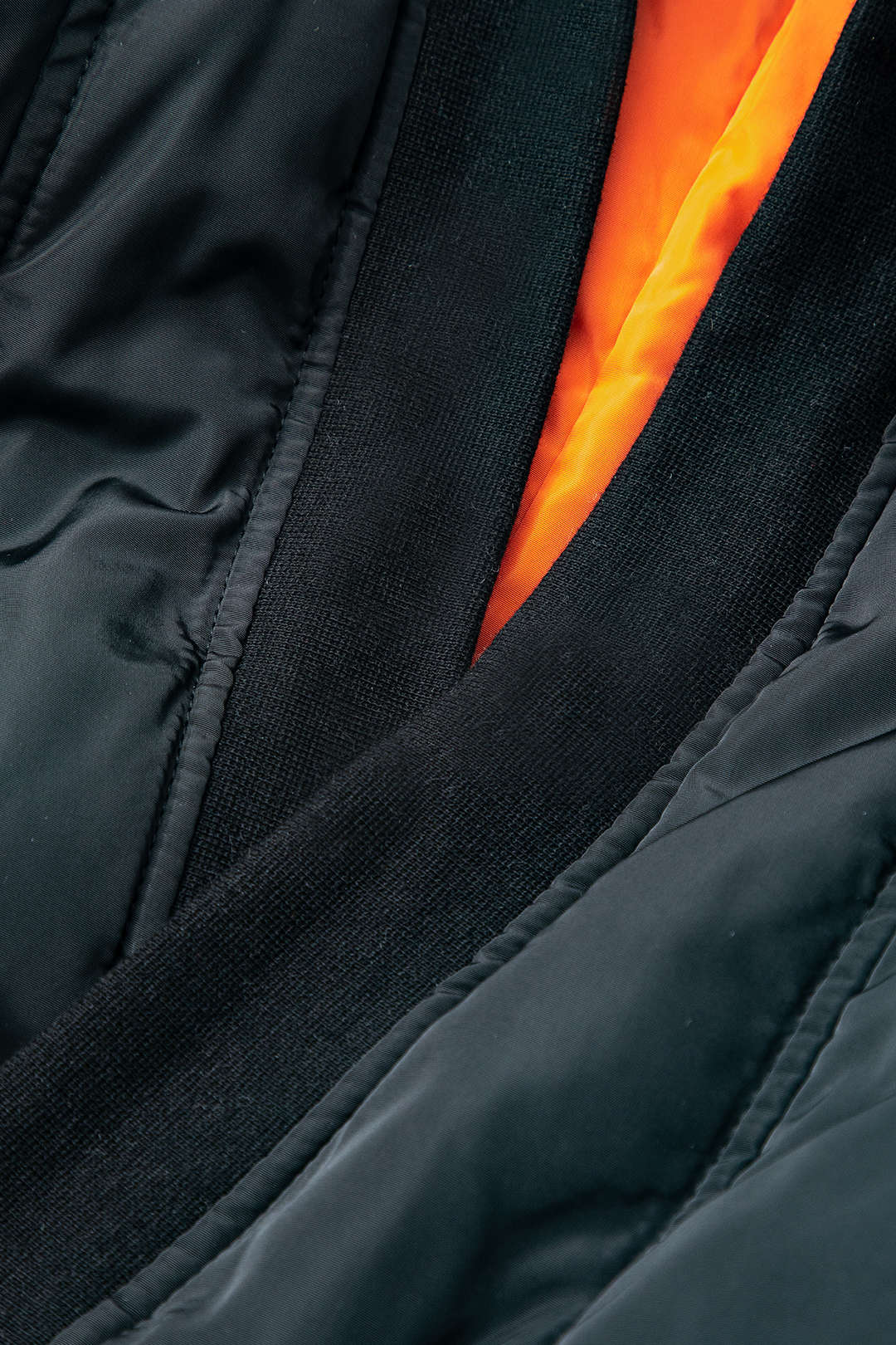 Solid Tie Front V-neck Puffer Dreamardi