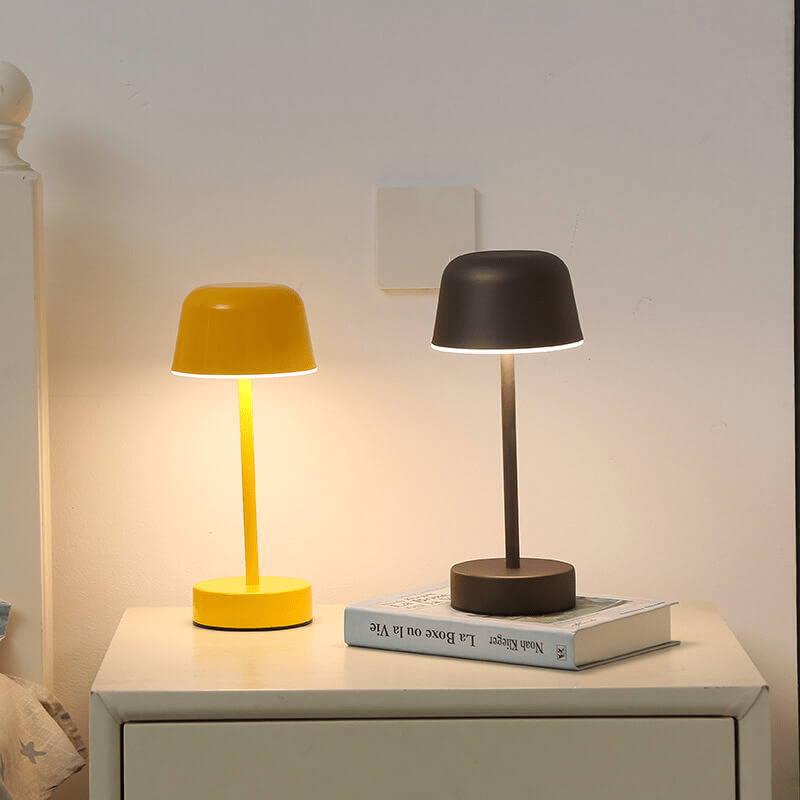 AuraRed - Pulsating Brightness Table Lamp