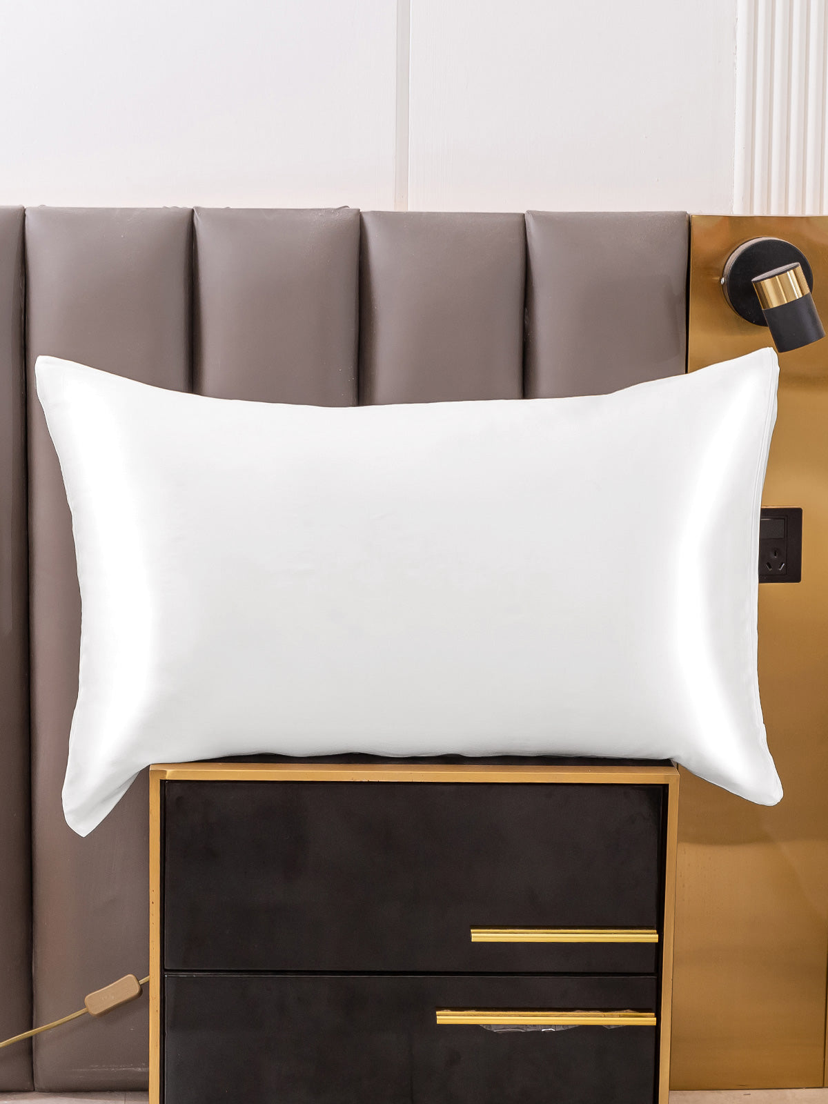 Smooth & Secure Closure Pillowcase Dreamardi