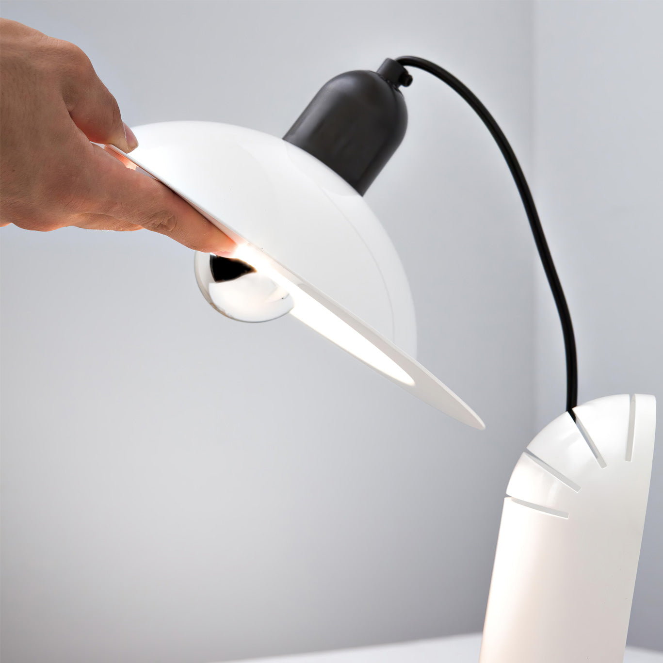 VibeLamp - Adjustable Shade Design Table Lamp