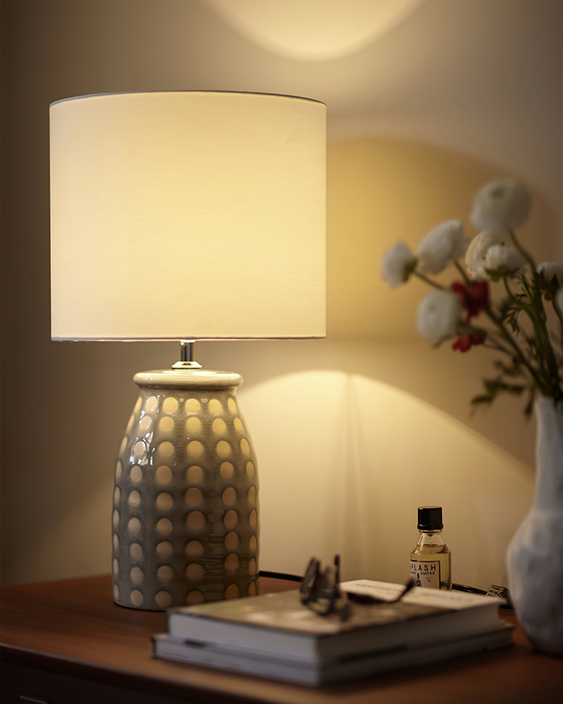 GlowVase - Vibrant Ceramic Table Lamp Timeless Look