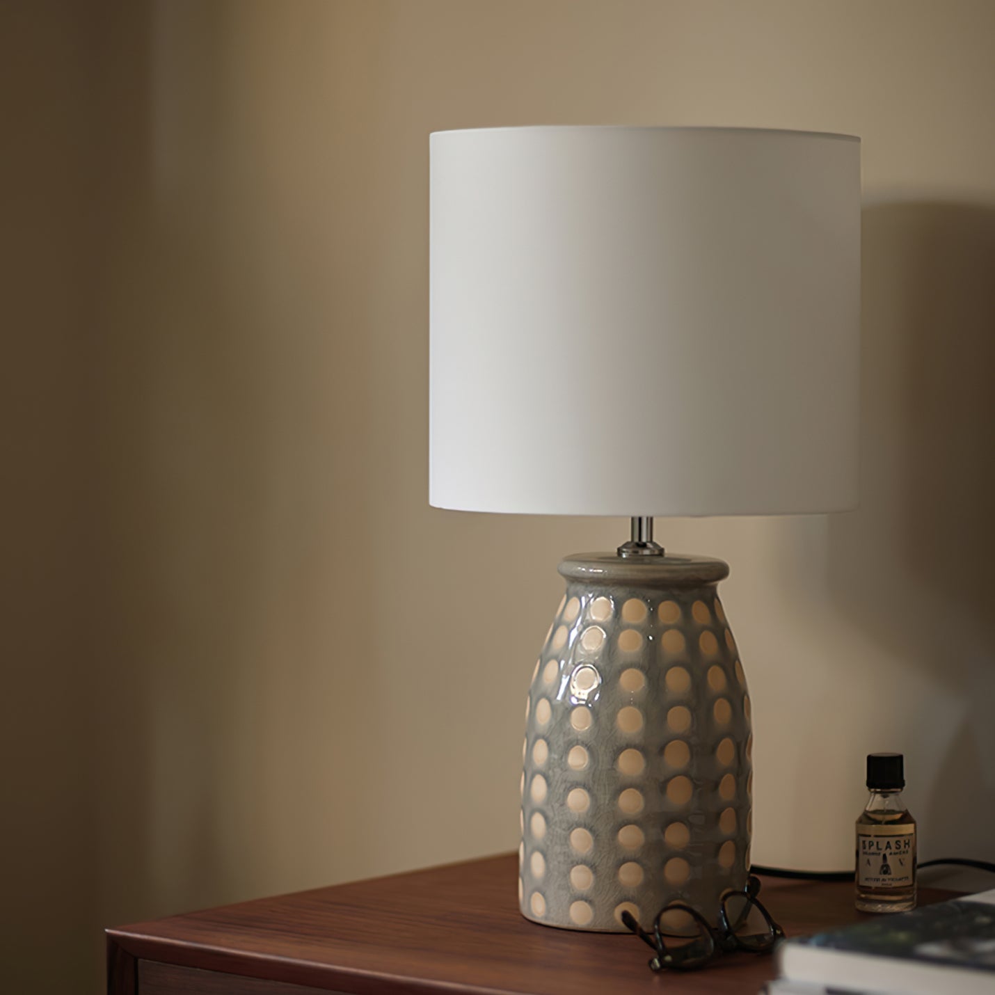 GlowVase - Vibrant Ceramic Table Lamp Timeless Look