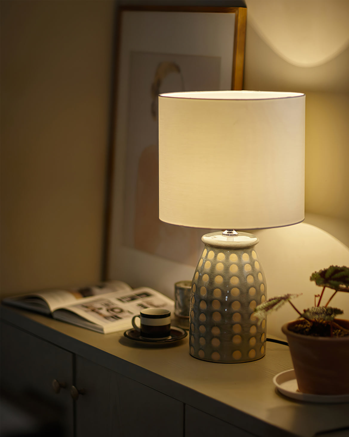 GlowVase - Vibrant Ceramic Table Lamp Timeless Look