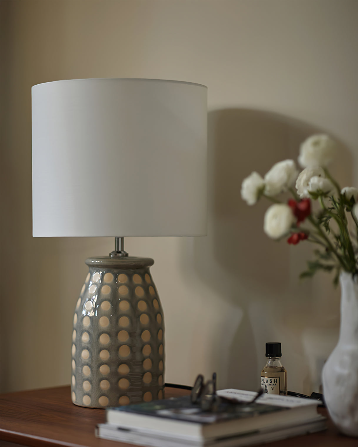 GlowVase - Vibrant Ceramic Table Lamp Timeless Look