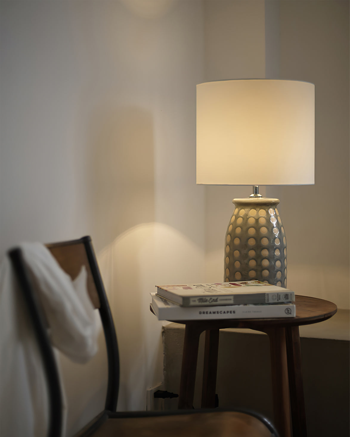 GlowVase - Vibrant Ceramic Table Lamp Timeless Look