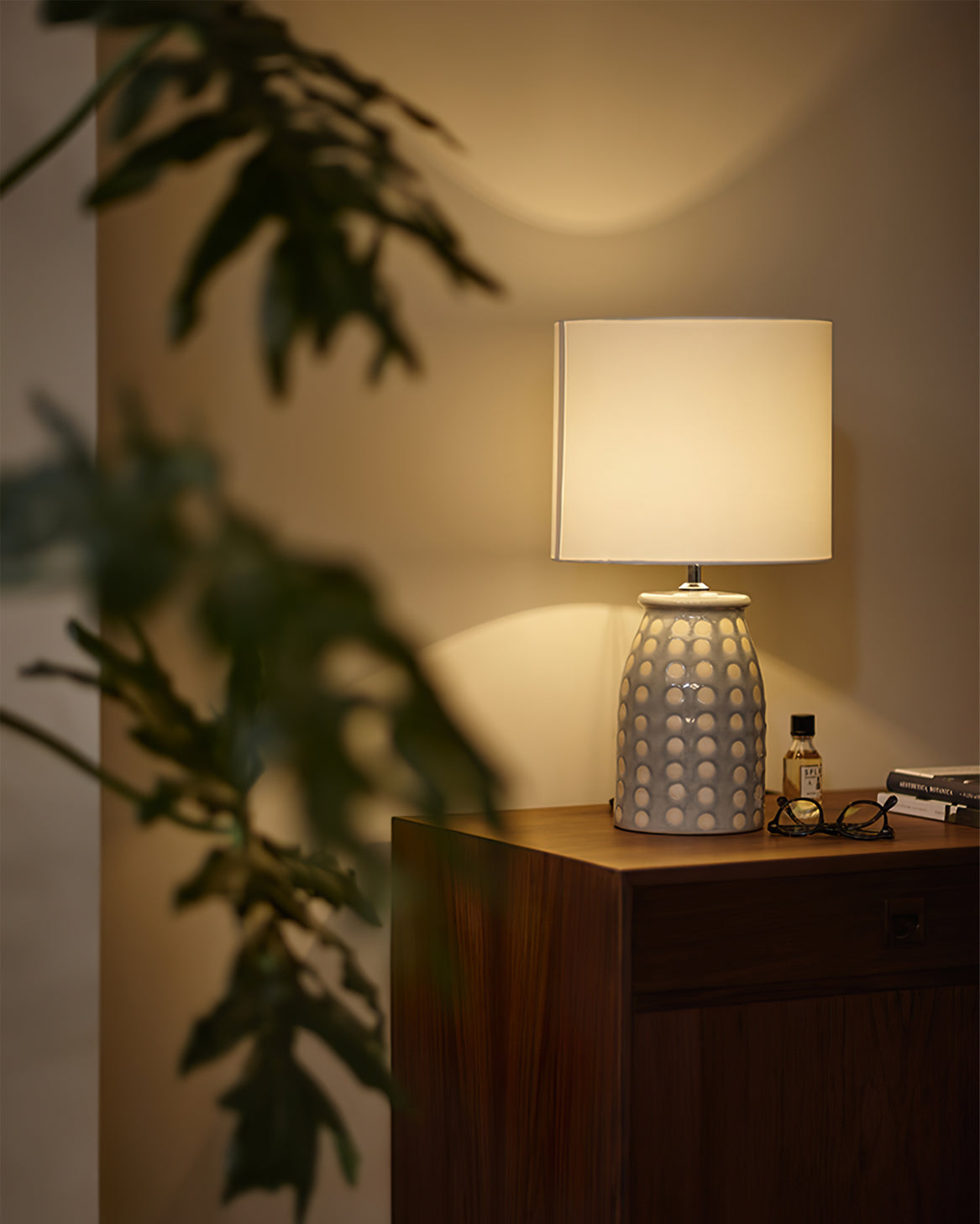 GlowVase - Vibrant Ceramic Table Lamp Timeless Look