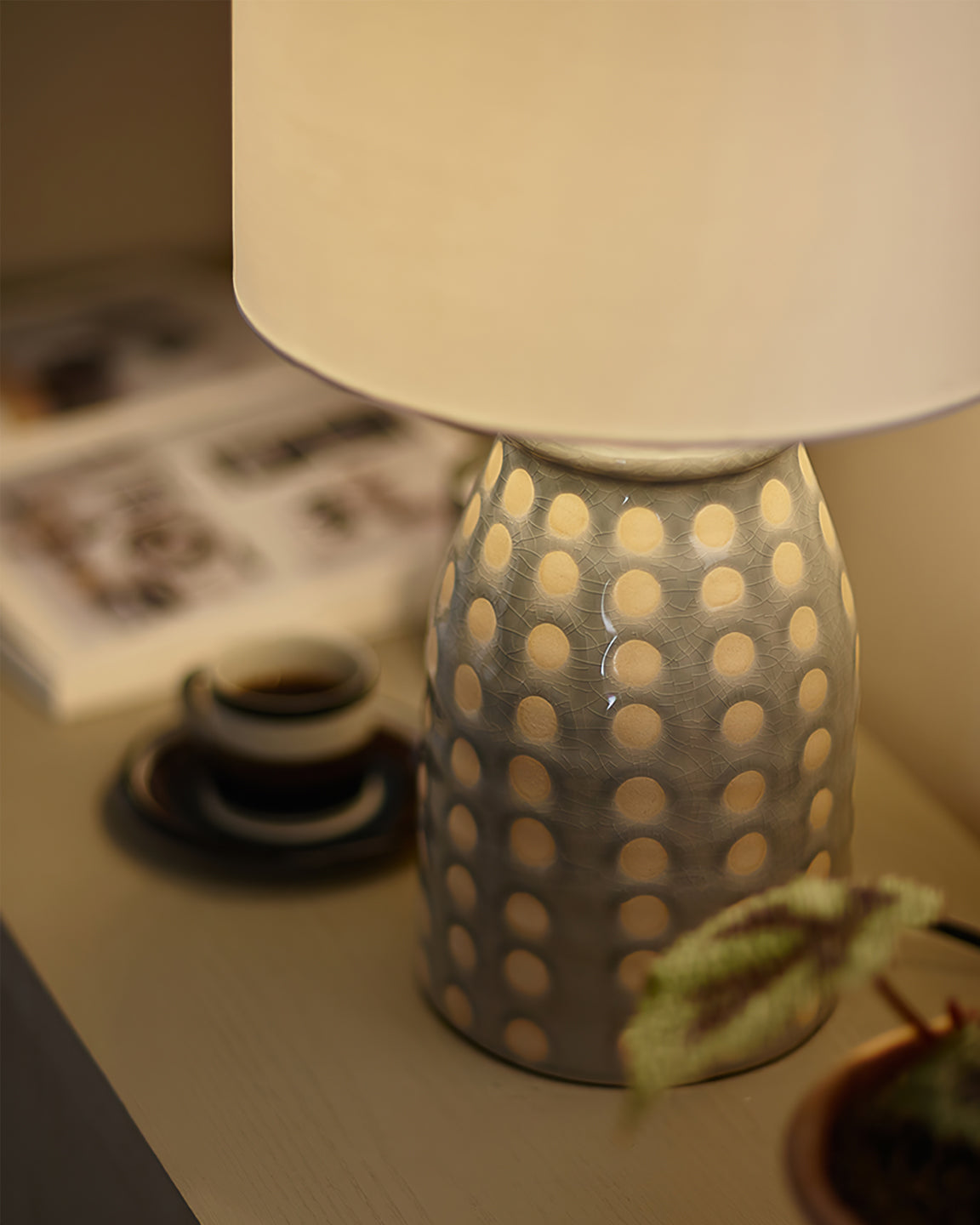 GlowVase - Vibrant Ceramic Table Lamp Timeless Look