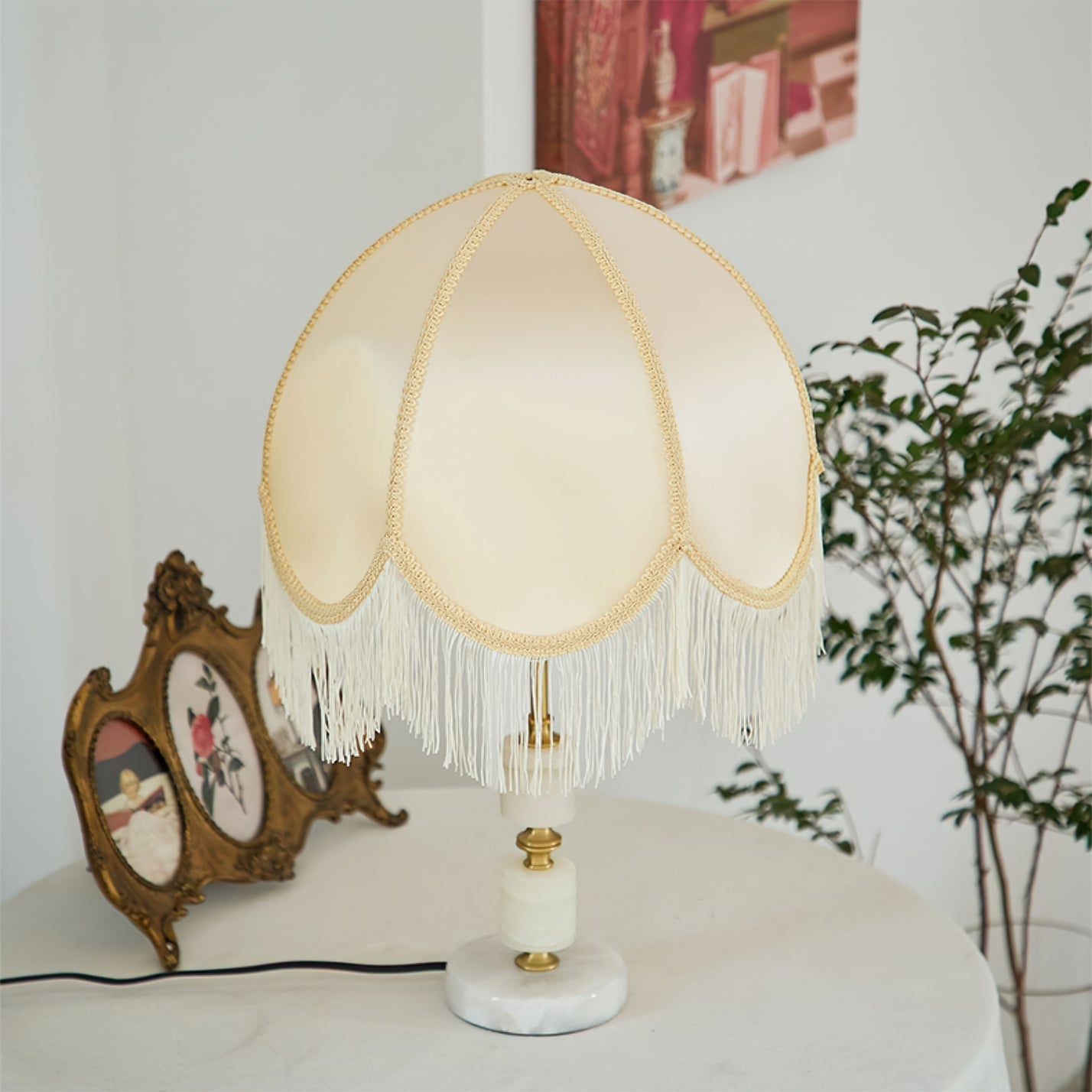 ChicGlow - Elegant Tassel Detail Table Lamp