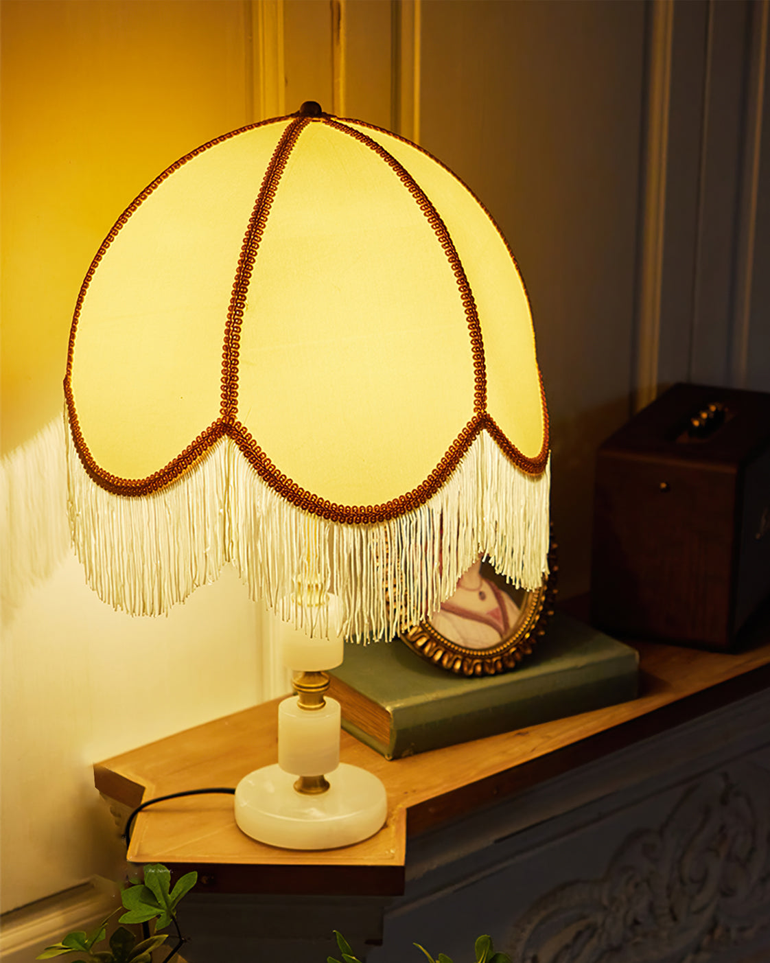 ChicGlow - Elegant Tassel Detail Table Lamp