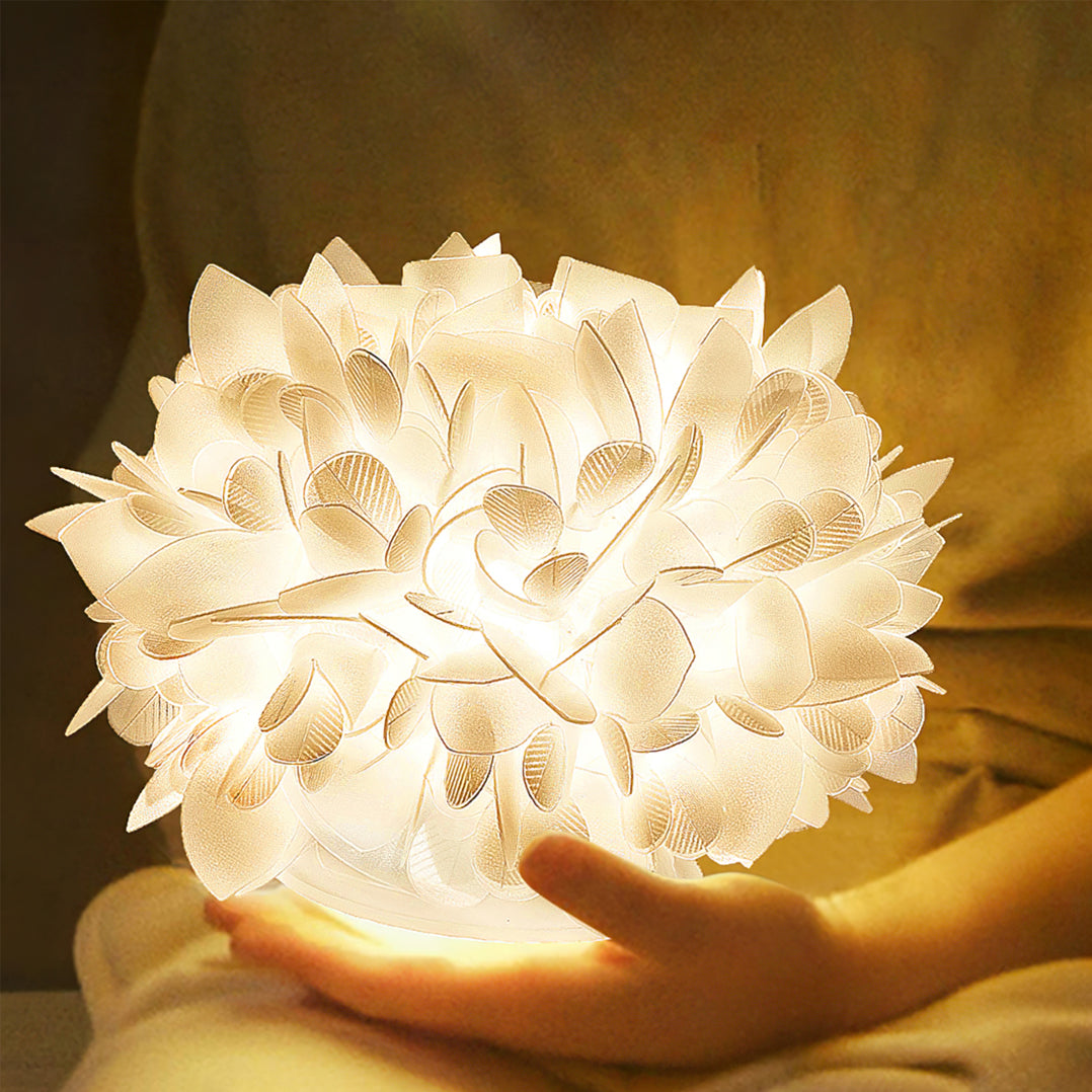 PetalGlow - Chic Metal and Natural Petals Table Lamp